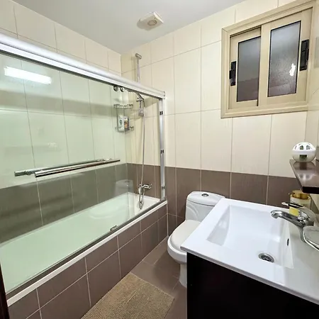 Comfy 1 Bed Apartment, Great Location 200mbps Wifi * Пафос