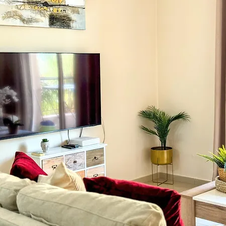 Comfy 1 Bed Apartment, Great Location 200mbps Wifi Апартаменты Пафос