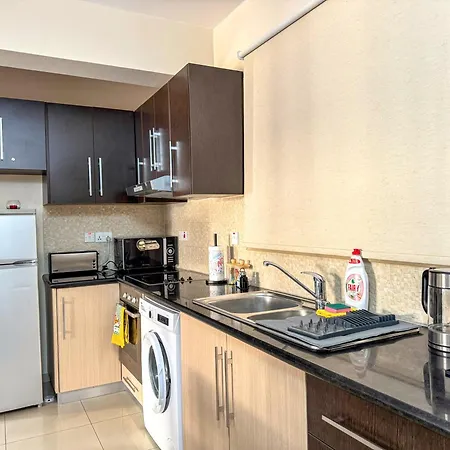 Comfy 1 Bed Apartment, Great Location 200mbps Wifi Пафос
